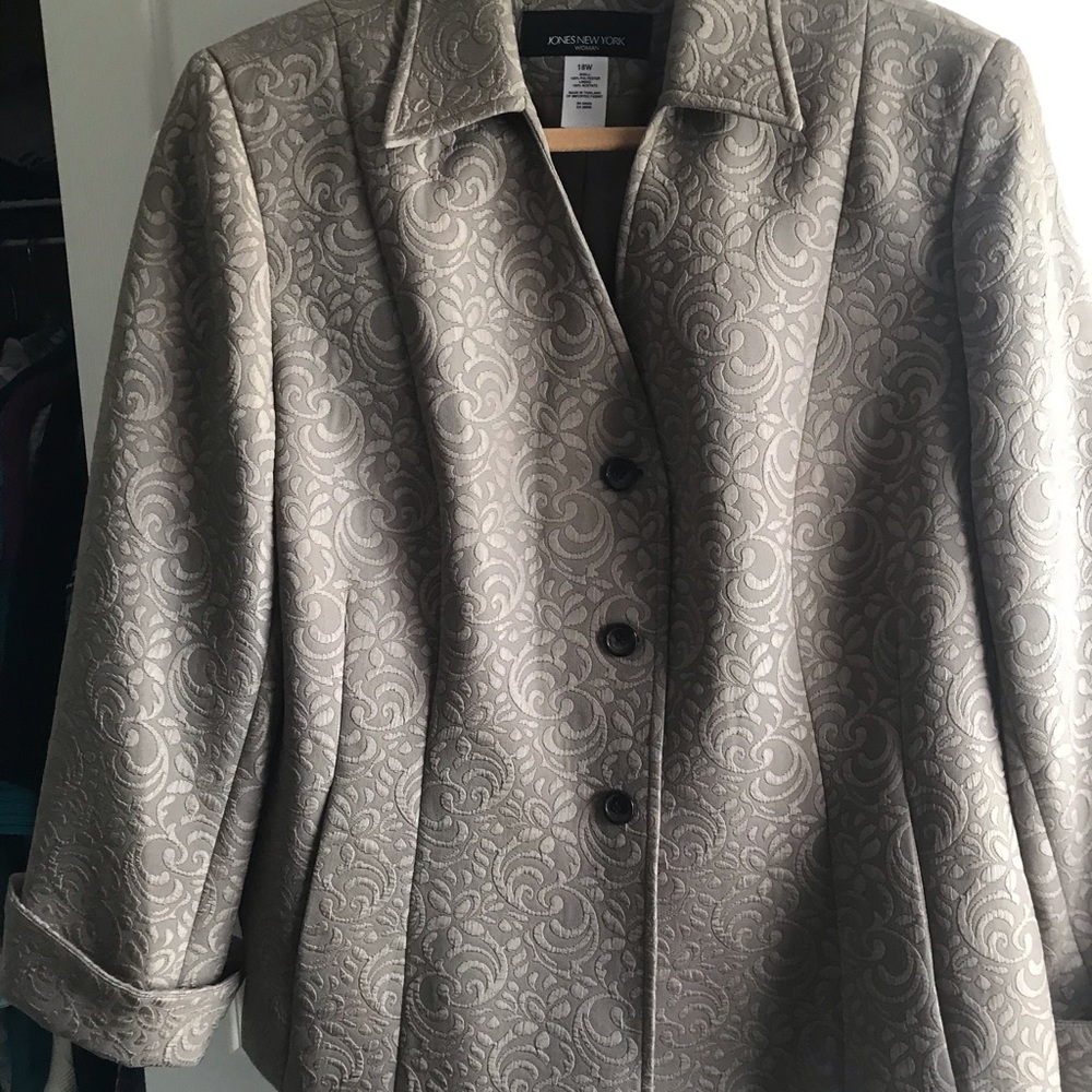 Jones New York jacket in size 18W
